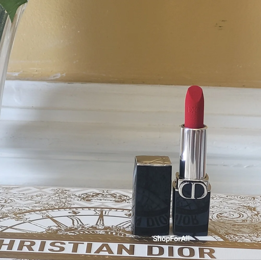 - Dior 999 Rouge Lipstick Velvet Couture Colour ‎ Embossed Logo